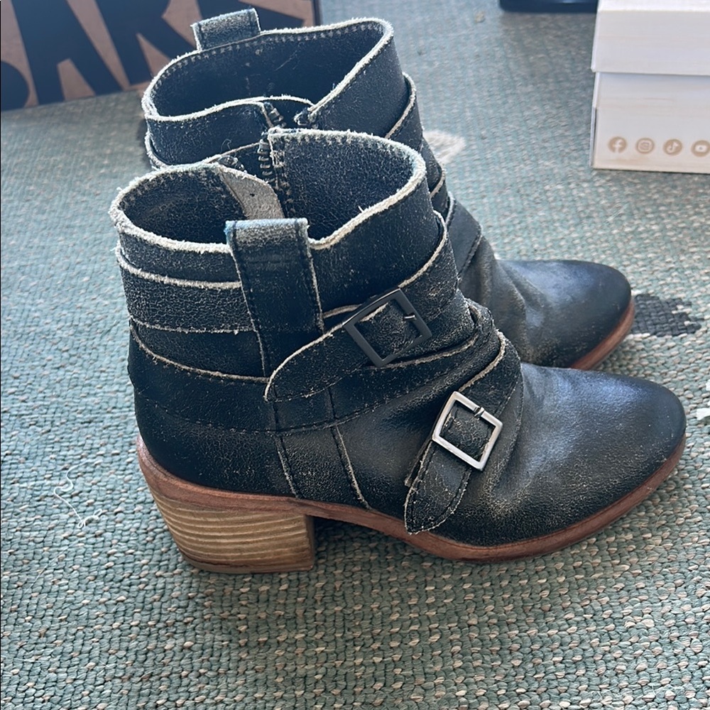 Black Ankle Boots with Distressed Leather and Stacked Heel size 6.5